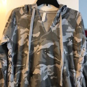 HoneyMe large camo/ stars sweatshirt